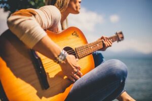 Guitare : quel budget prévoir pour débuter ?