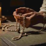 Comprendre la symbolique d'un collier noué dans le spirituel