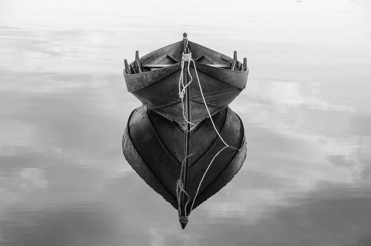 Barque en bois pour lac : pourquoi construire soi-même change tout